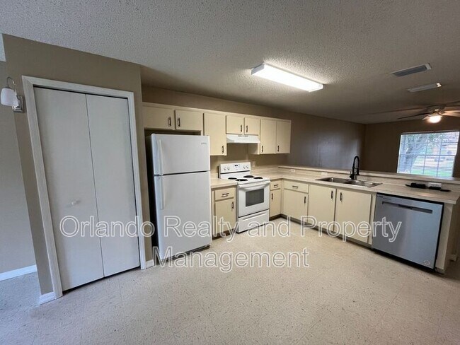 Building Photo - 550 Imperial Pl