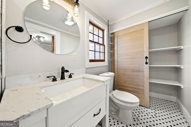 Building Photo - 497 Old Hwy 85