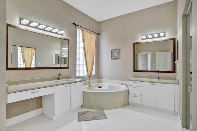 Building Photo - 1581 NW 159th Ave