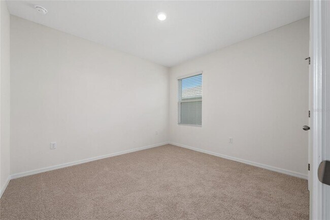 Building Photo - 804 Silver Palm Dr
