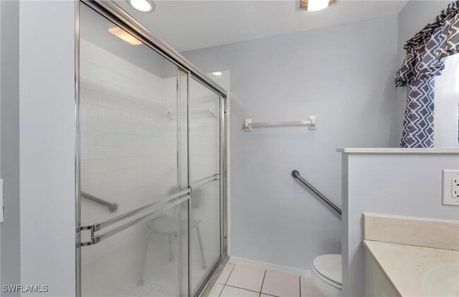 Building Photo - 1749 Royal Cir