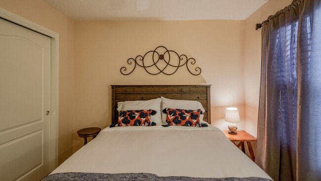 Building Photo - FULLY Furnished Rio Rancho Home, Utilities...