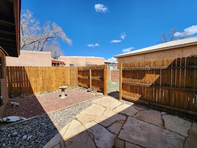 Building Photo - 1703A Jay St