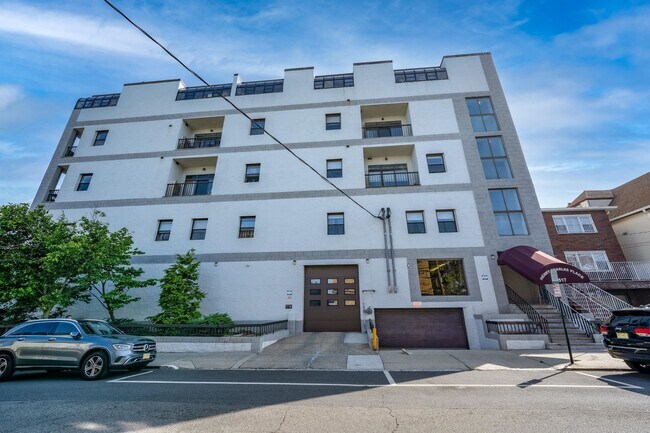 Building Photo - 517 74th St