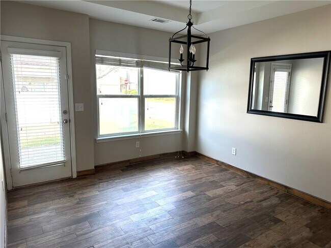 Building Photo - 140 Oakmont Dr