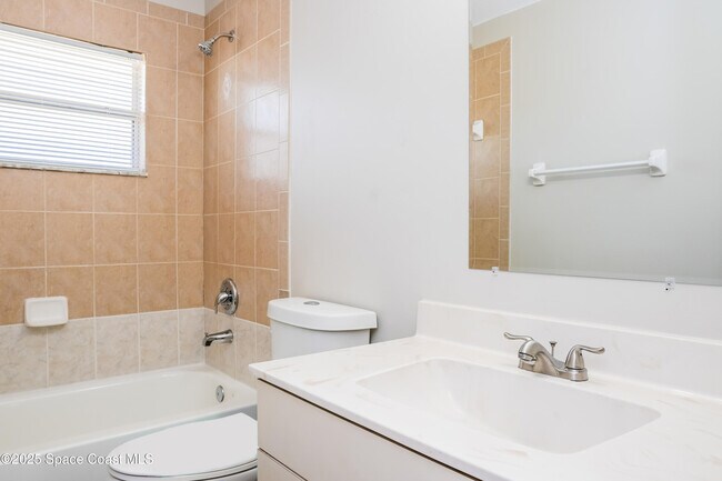 Building Photo - 1510 Glencove Ave NW
