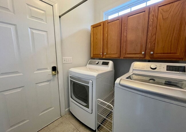 Building Photo - Available June 10th. Beautiful 3 BR/2 BA Home in Seaside Farms!