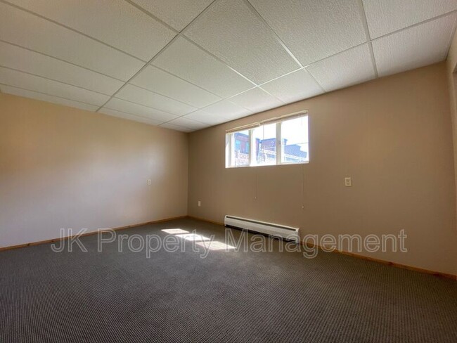 Building Photo - 1401-142B 2b St S