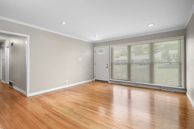 Building Photo - 721 Montego Dr