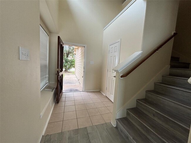 Building Photo - 2710 Maybrook Hollow Ln