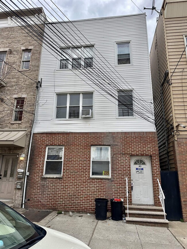 Primary Photo - 43 Wright Ave
