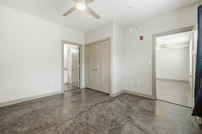 Building Photo - 782 Riverfront Pkwy