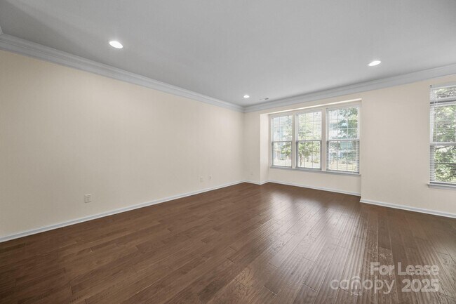 Building Photo - 4061 Zilker Park Dr