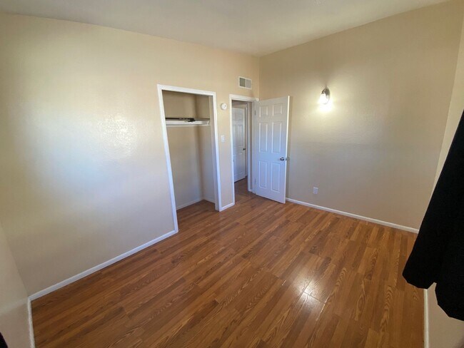 Building Photo - Beautiful 3 bedroom