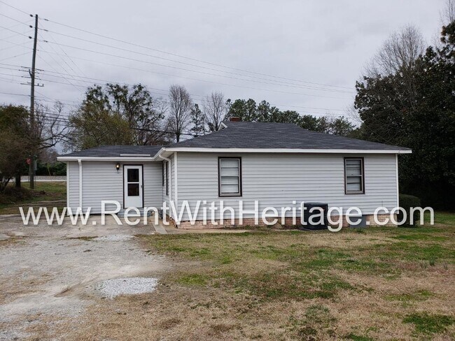 Building Photo - GRANDPA'S BUNGELOW/ CHARMING RANCH HOME/ TOTALLY RENOVATED/ PRIVATE YARD