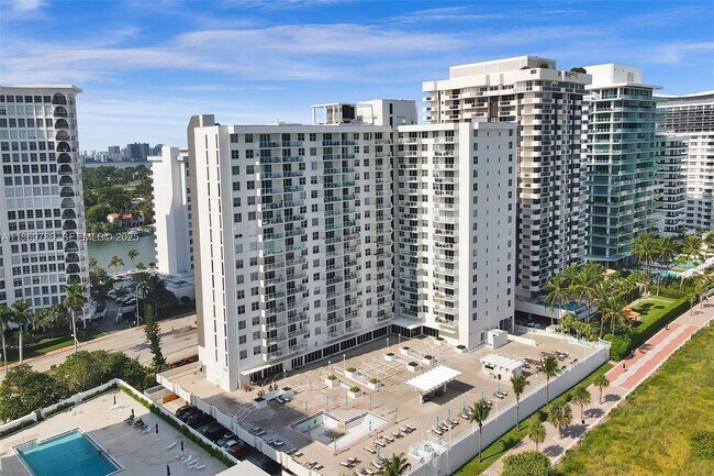Building Photo - 5701 Collins Ave