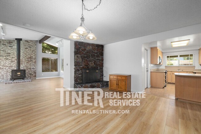 Building Photo - 4935 Kurz Cir