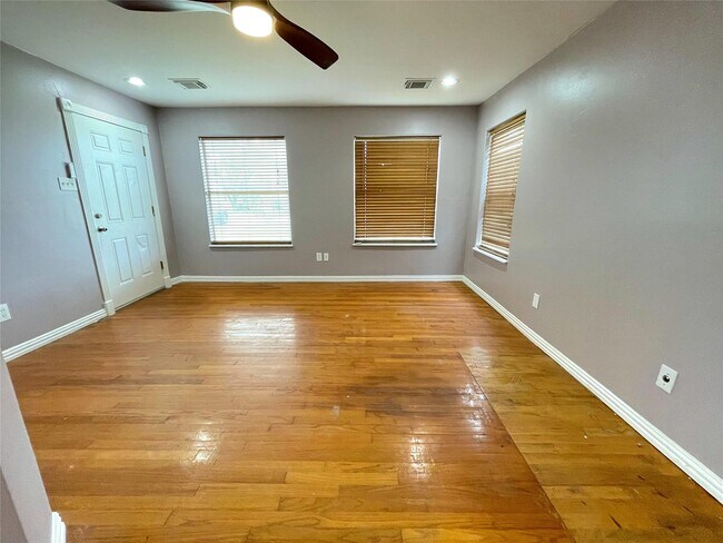 Building Photo - 7230 Sims Dr