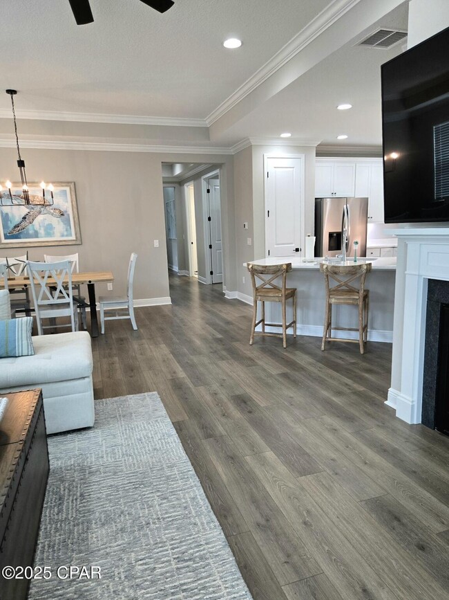 Building Photo - 8645 Weekend Dr