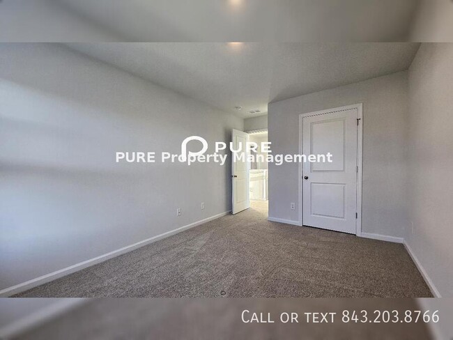 Building Photo - Spacious 4 Bedroom 3 Bathroom Rental Avail...