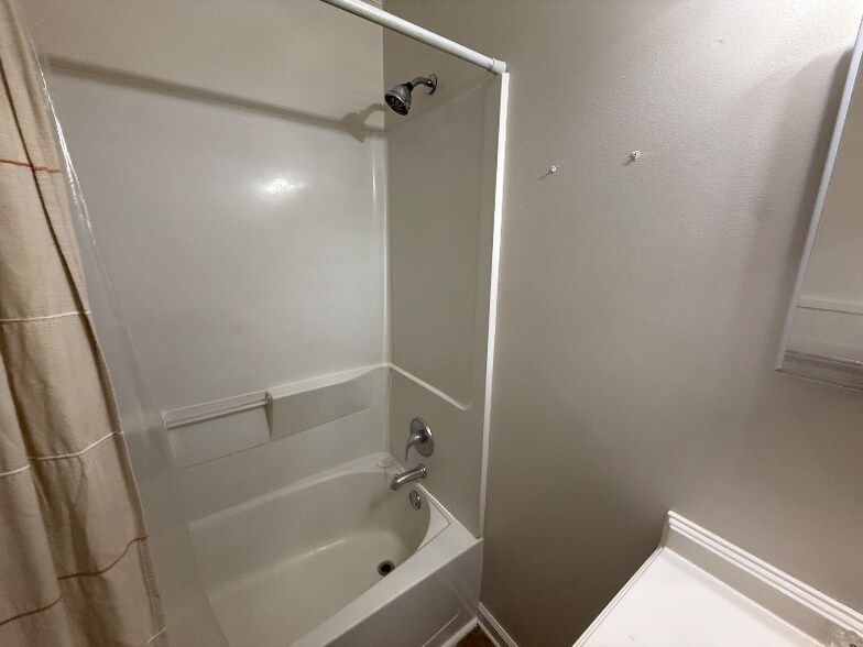 Building Photo - 145 Hume Ave