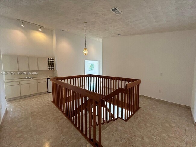Building Photo - 6611 SW 99th Ave