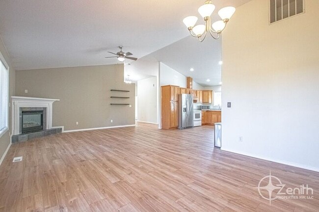 Building Photo - 516 NE 199th St