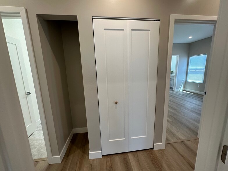 Building Photo - 8436 Oakdale Ave