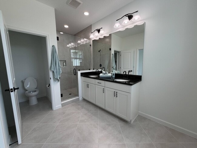 Building Photo - 4402 Longwood Lake Sq