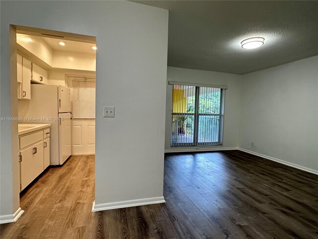 Primary Photo - 2822 Van Buren St