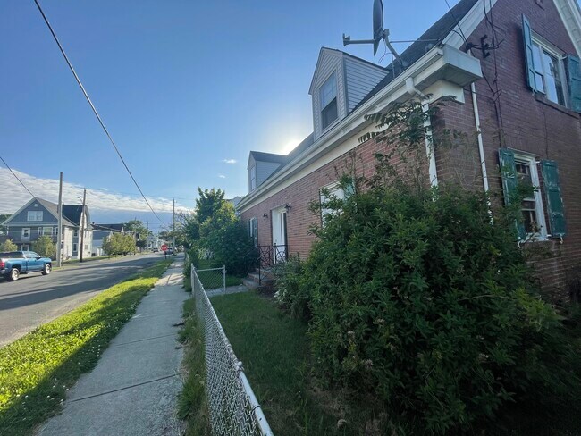 Building Photo - 95 Noble St