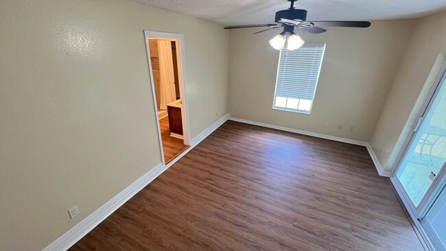 Building Photo - Bright & Spacious 3/2 Home with Huge Yard + Screened Patio — Lawn Care Included!