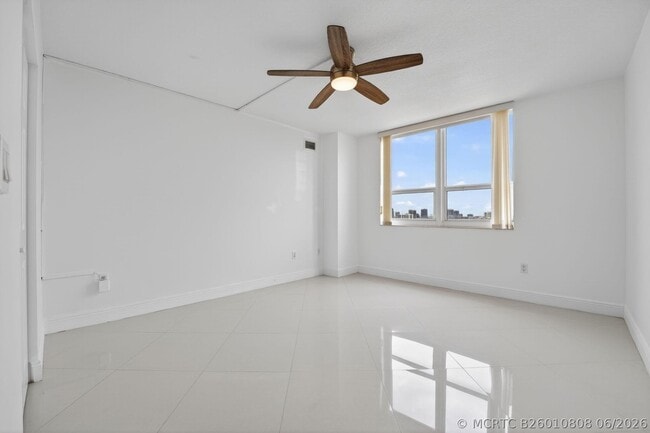 Building Photo - 3232 Coral Wy