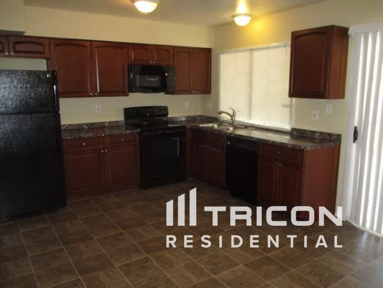 Building Photo - 3827 W Gelding Dr