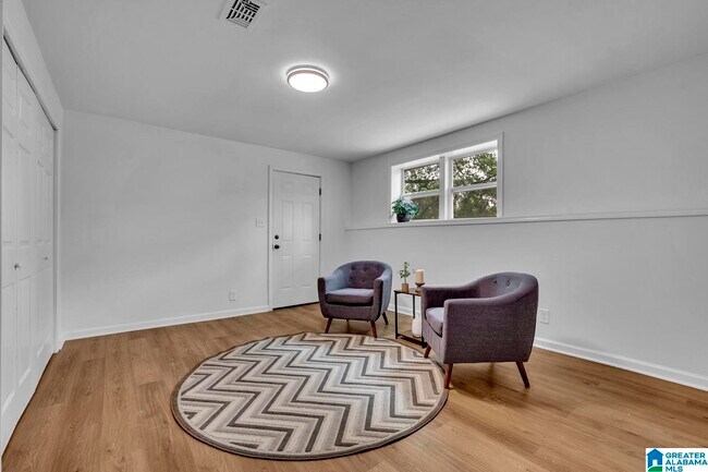 Building Photo - 917 S Forrest Dr