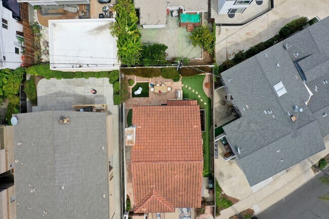 Building Photo - 33882 Diana Dr