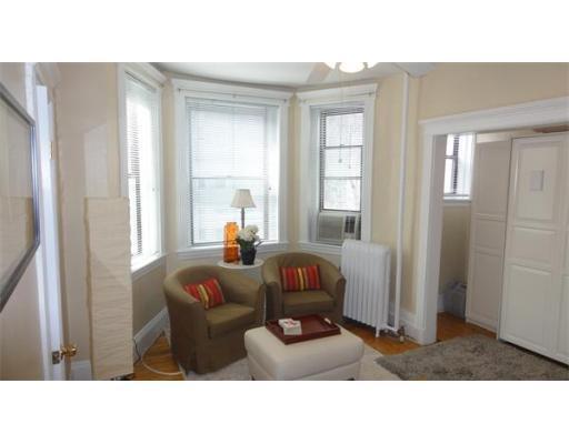 Building Photo - 65 Burbank St