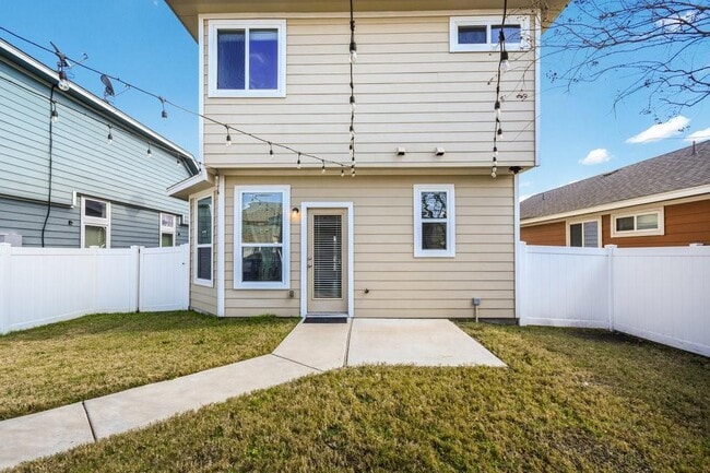 Building Photo - 18316 Mammoth Cave Blvd