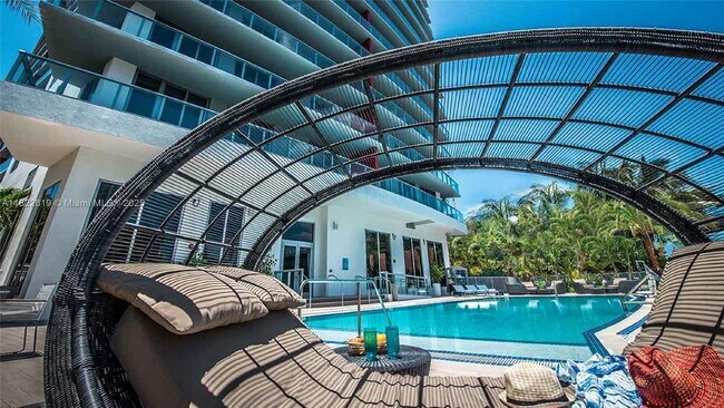 Building Photo - 2600 E Hallandale Beach Blvd