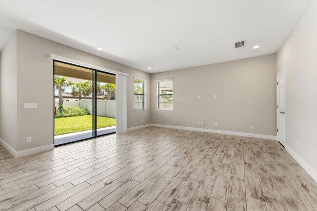 Building Photo - Absolutely Stunning 4 BR + LOFT + OFFICE/2.5 Bath/2 Car Garage home in Starkey Ranch!