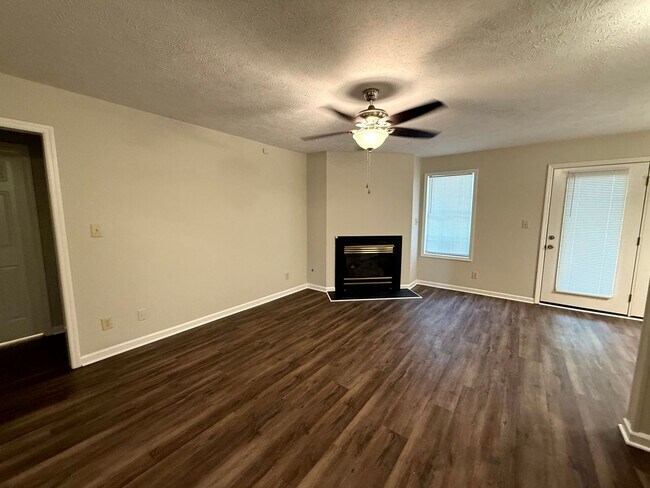 Building Photo - 301 Warton Ln