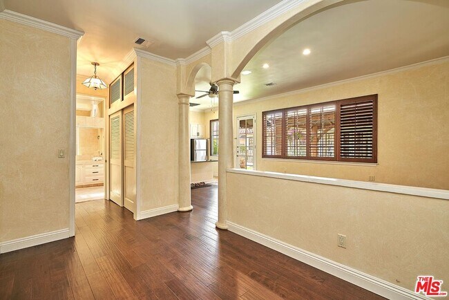 Building Photo - 424 N Arden Blvd