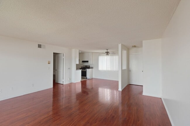 Building Photo - 7233 Loma Verde Ave