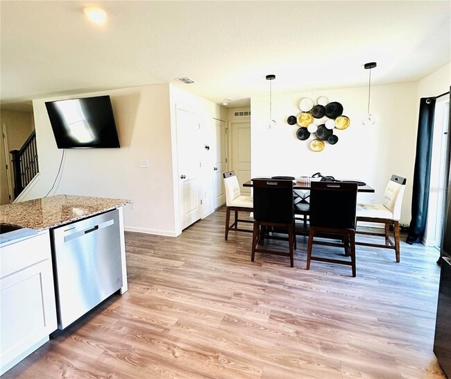 Building Photo - 1053 Ambleside Dr