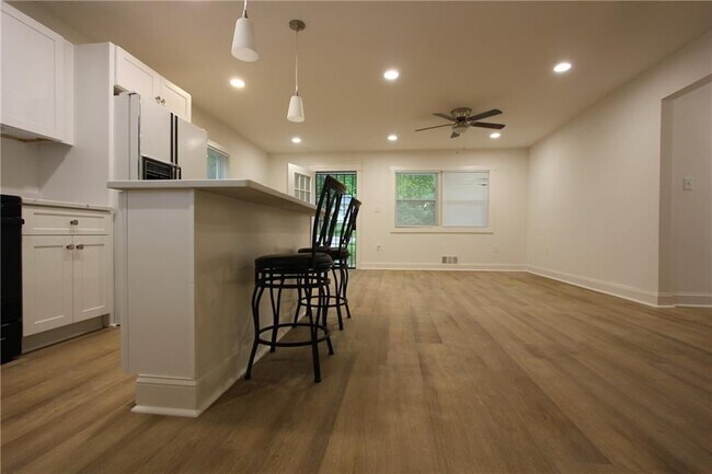 Building Photo - 3533 Larkspur Terrace