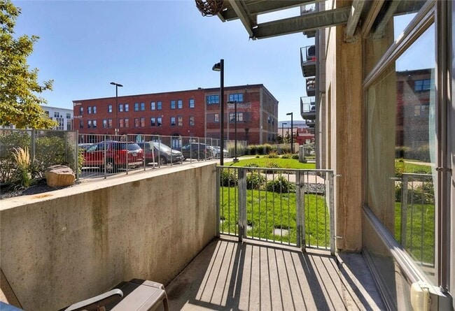 Building Photo - Modern 2-Bedroom, 2-Bathroom Condo – Prime...