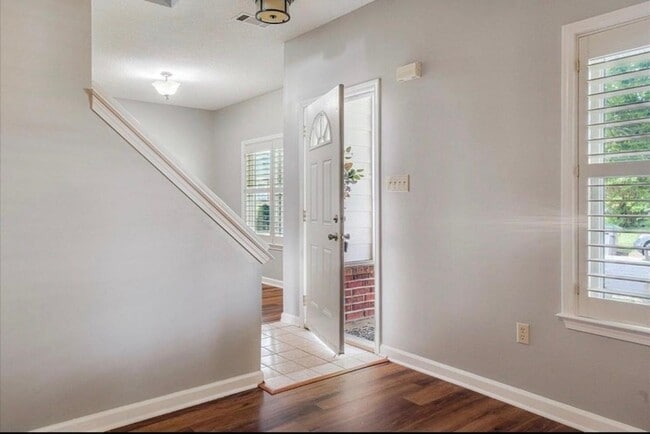 Building Photo - 772 Breeze Way