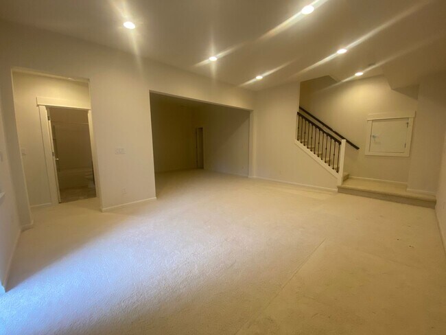 Building Photo - 4 Bedroom Home in the Heart of Sammamish! ...