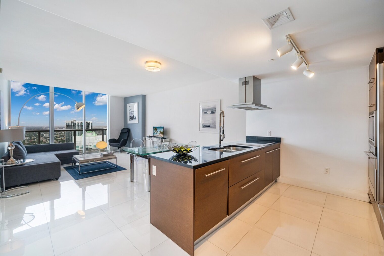 Building Photo - 485 Brickell Ave