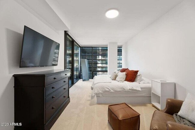 Building Photo - 7180 E Kierland Blvd